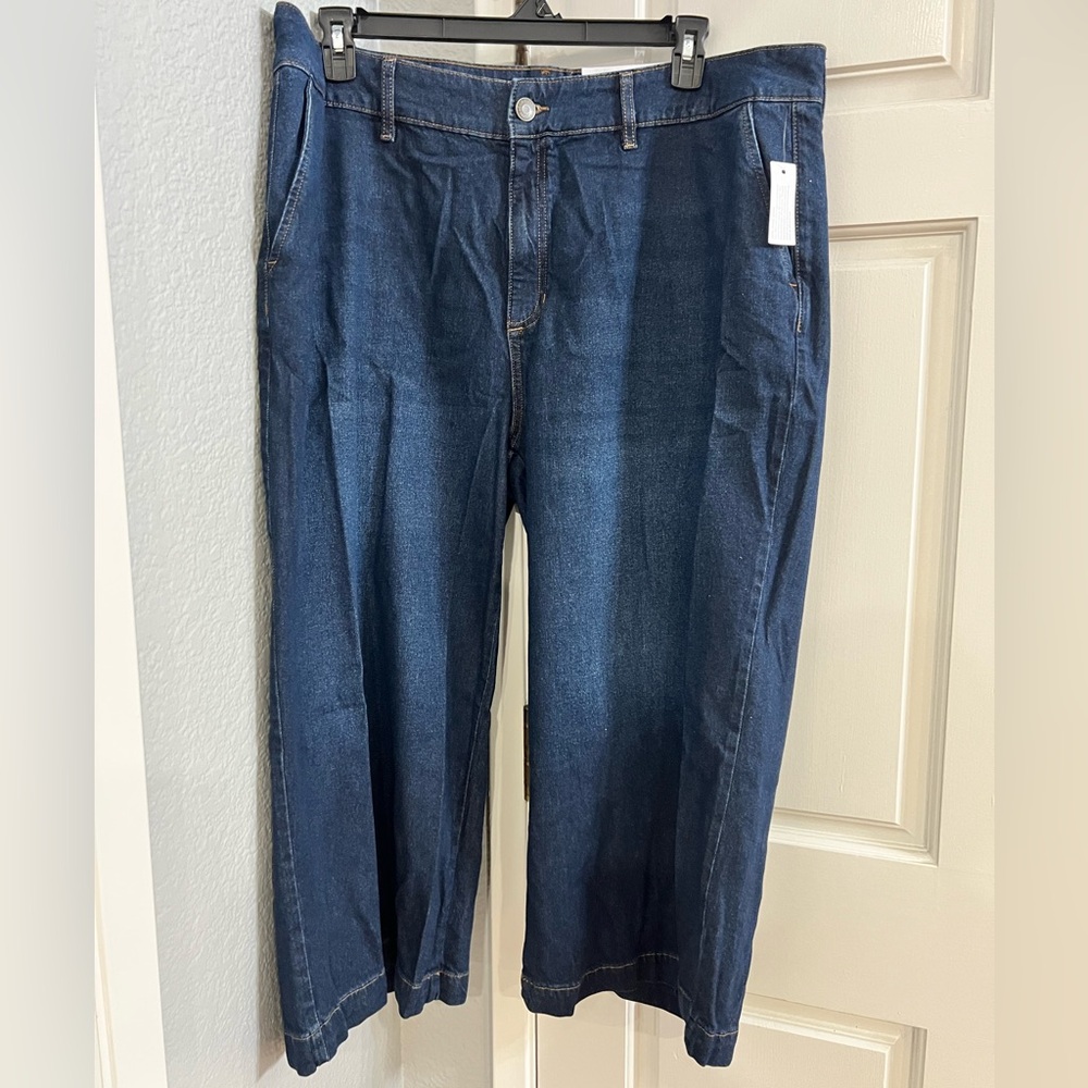 Liz Claiborne NWT wide leg denim crop pants